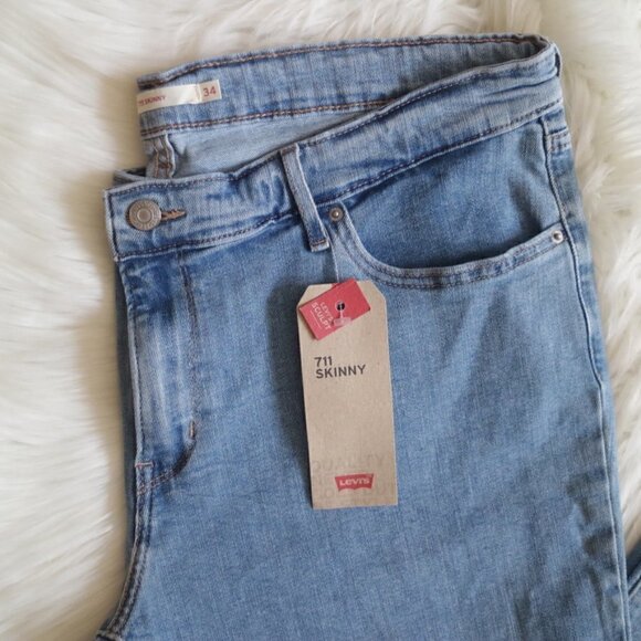NWT Levi's Skinny Jeans Size 34 Plus Size Blue Light Wash 711 Mid Rise - Picture 2 of 8